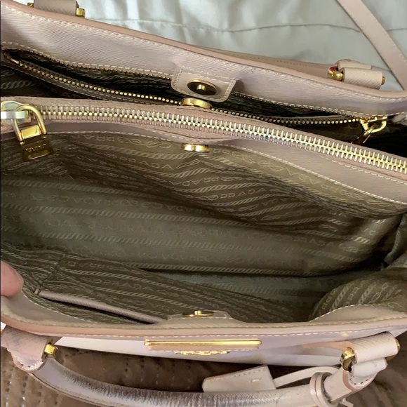 Prada bag - Picture 8 of 9